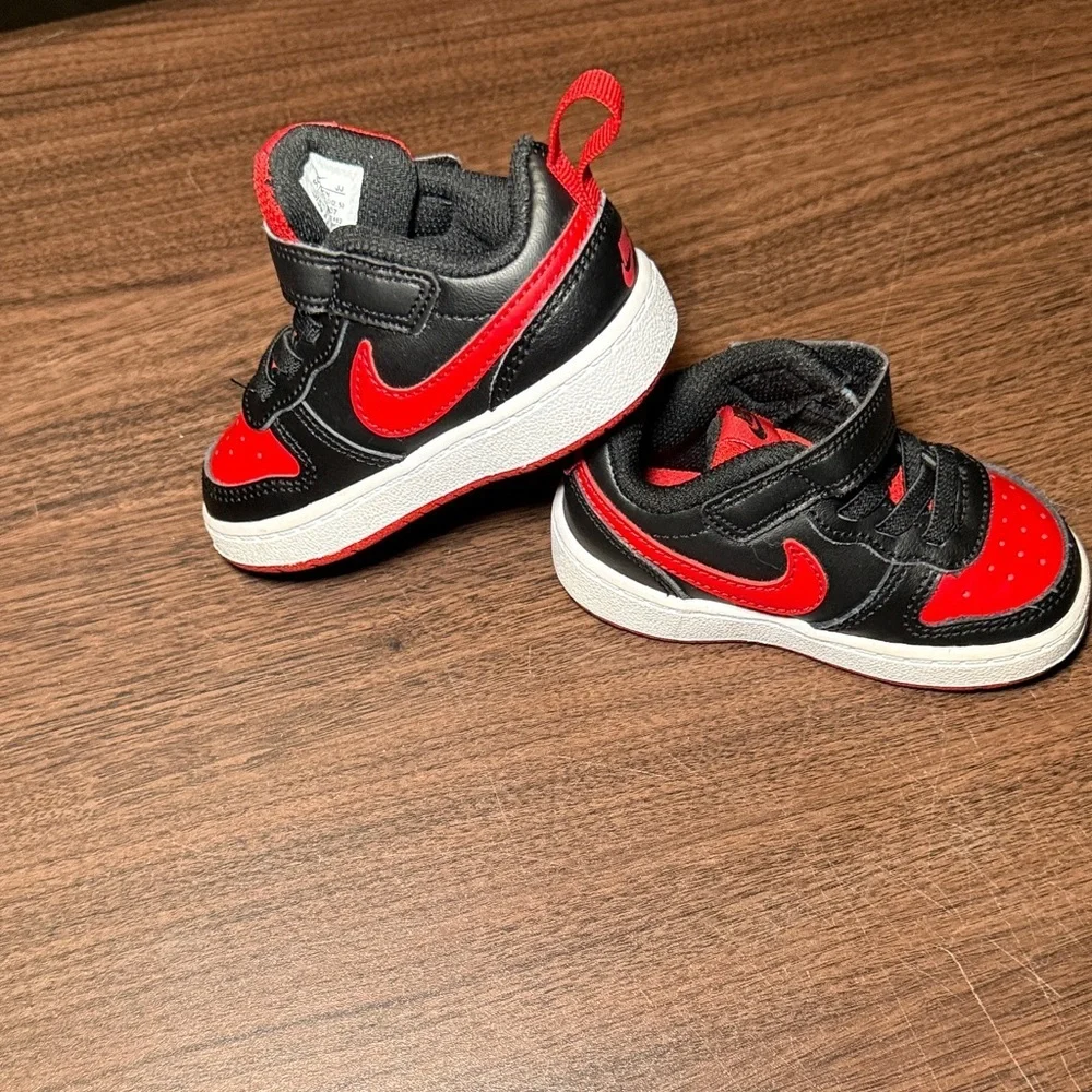 Nike court‎ borough